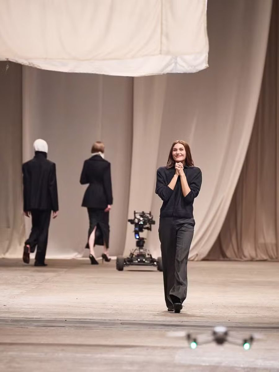 Mondepars transforma memória em matéria e homenageia Alda, avó de Sasha Meneghel, em desfile carregado de afeto