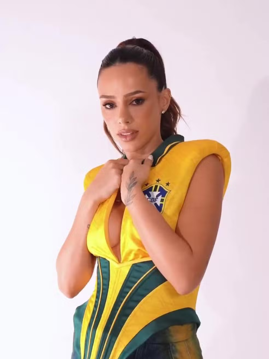Bruna Biancardi aposta em look inspirado em Neymar para estreia do Brasil na Copa do Mundo