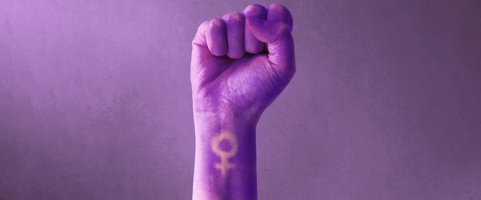 Quando a liberdade feminina vira vigilância: o paradoxo da estética na era da influência