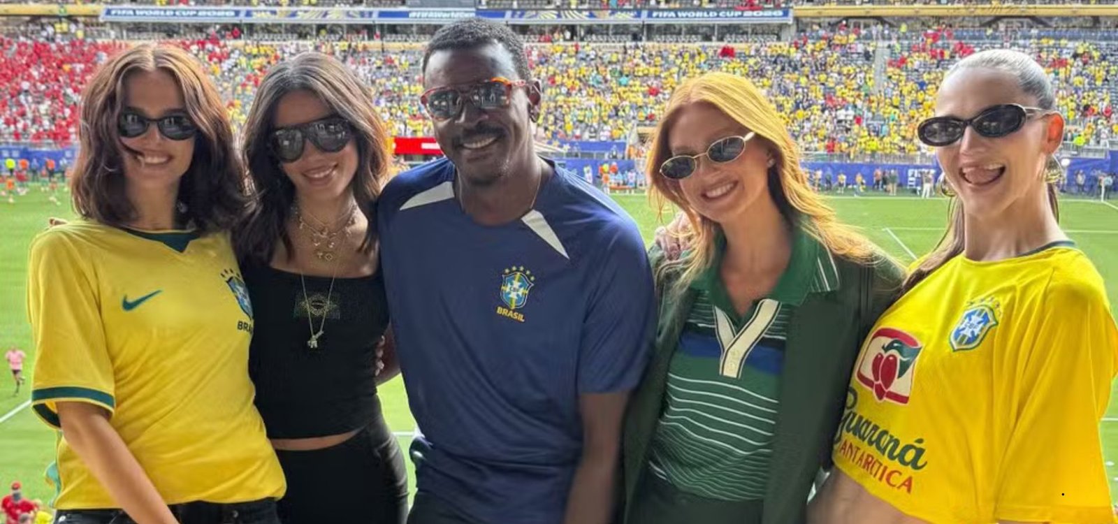 Anitta e Marina Ruy Barbosa transformam estreia do Brasil na Copa do Mundo em encontro de estrelas